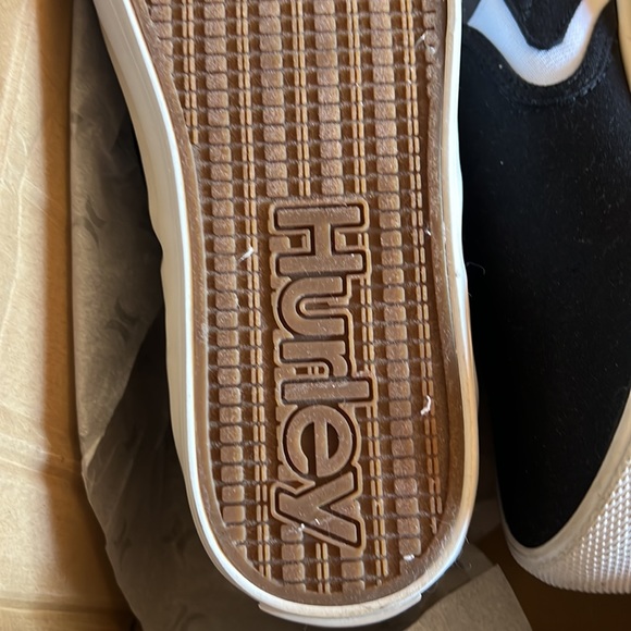 New in box-Hurley slip-on 8.5 - Picture 5 of 6
